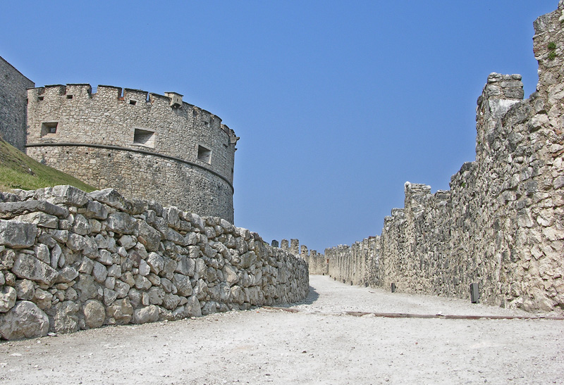 CASTEL BESENO